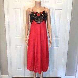 Vintage Sexy Red and Black Lace Sleeveless Satin Nightgown Size Small/Medium